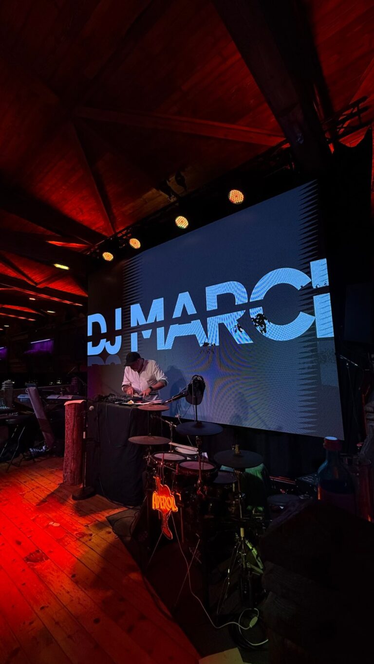 DJ Marci live auf dem Cannstatter Wasen